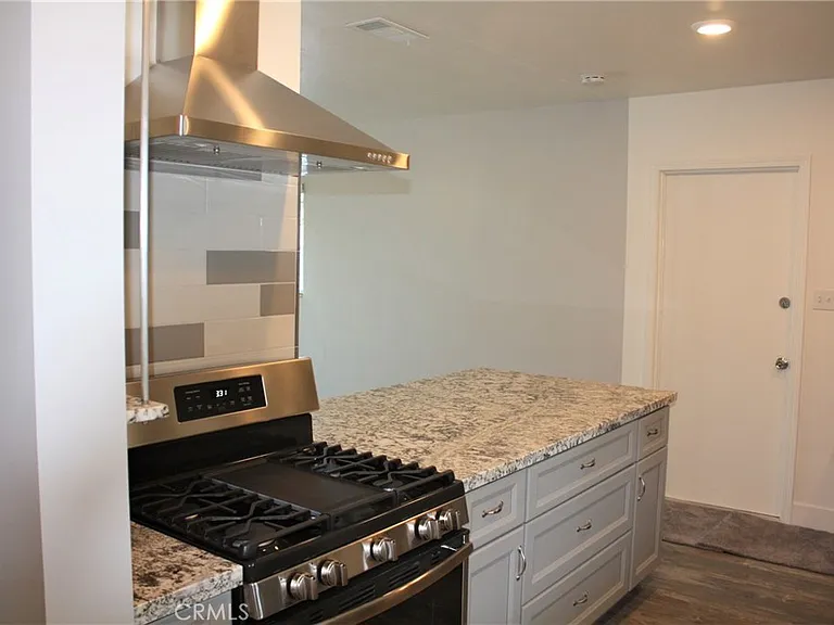 3035 Kathleen St — Photo 4
