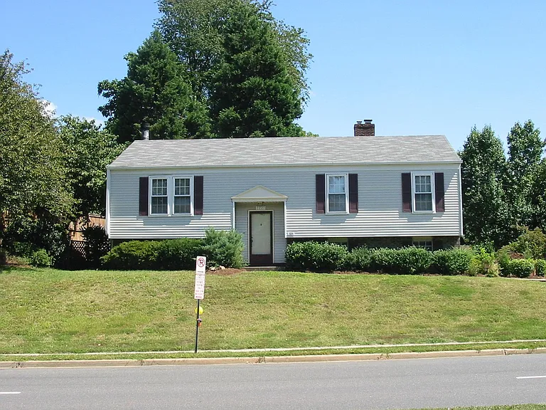 1221 N Roosevelt St — Photo 1