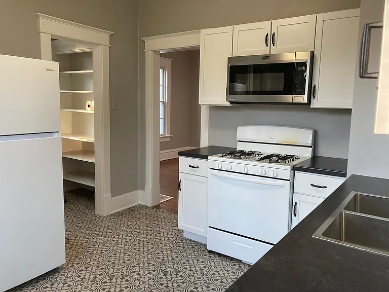 409 W Vine St — Photo 8
