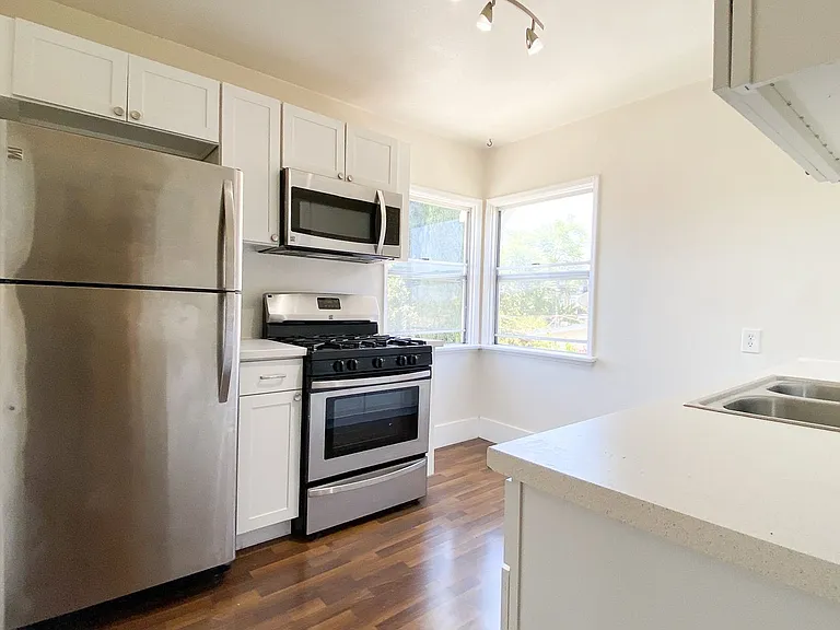Laguna Apartments — Photo 1