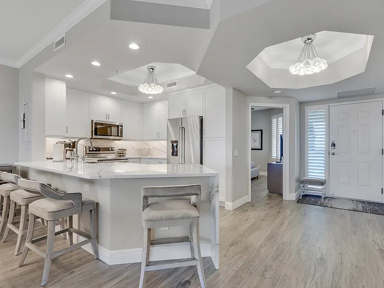 420 Cove Tower Dr #802 — Photo 6