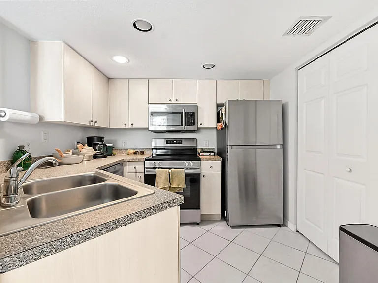 1801 N Flagler Dr #308 — Photo 6