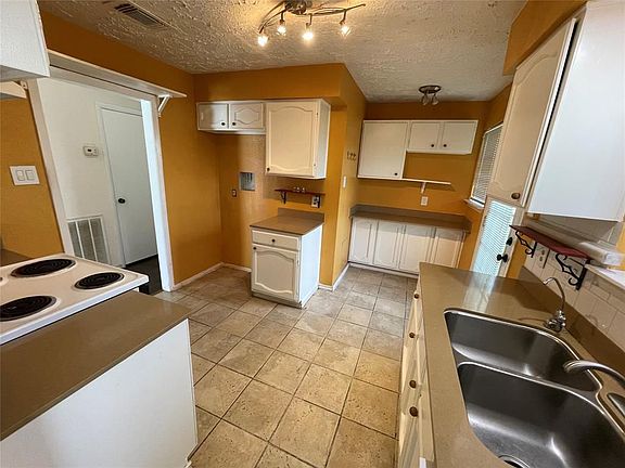 4th image of 607 Derbyshire Dr