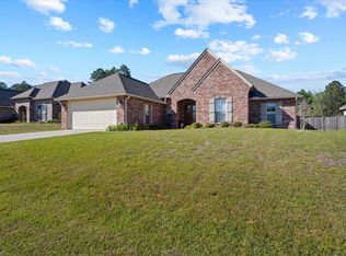 26 W Cadbury Ln, Hattiesburg, MS 39402