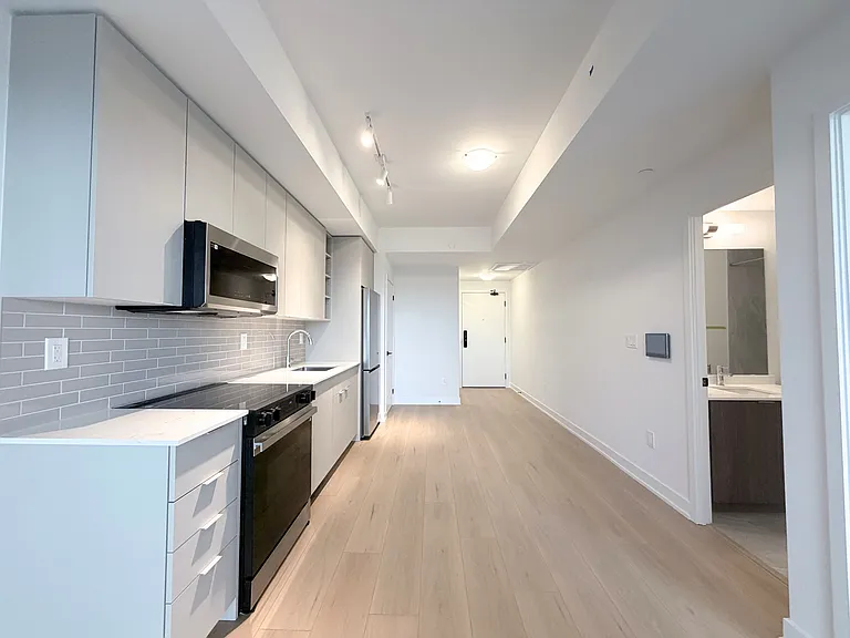 2075 Lakeshore Rd — Photo 3