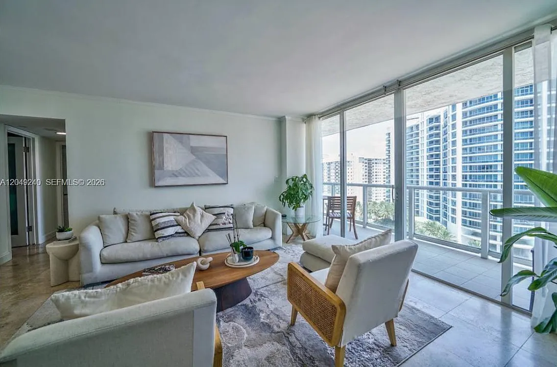 The Grandview Condo — Photo 1