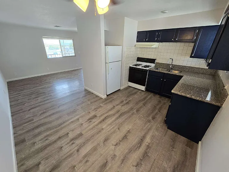4360 Twin View Cir #3 — Photo 16