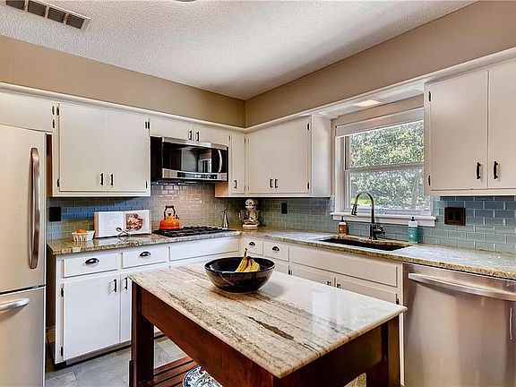5th image of 1804 Romford Dr