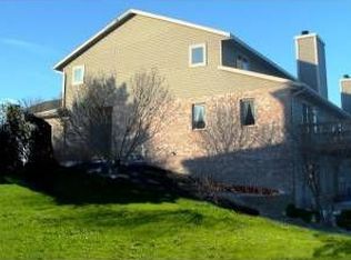 332 Scenic Ct UNIT 4, Slinger, WI 53086
