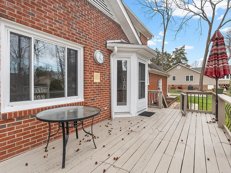 502 Westfield Ln — Photo 37