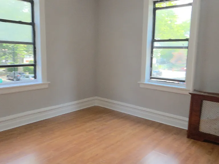 800 E 13th St #2I — Photo 4