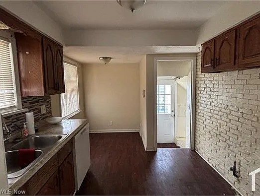 3 bed, $2,000 — Photo 3