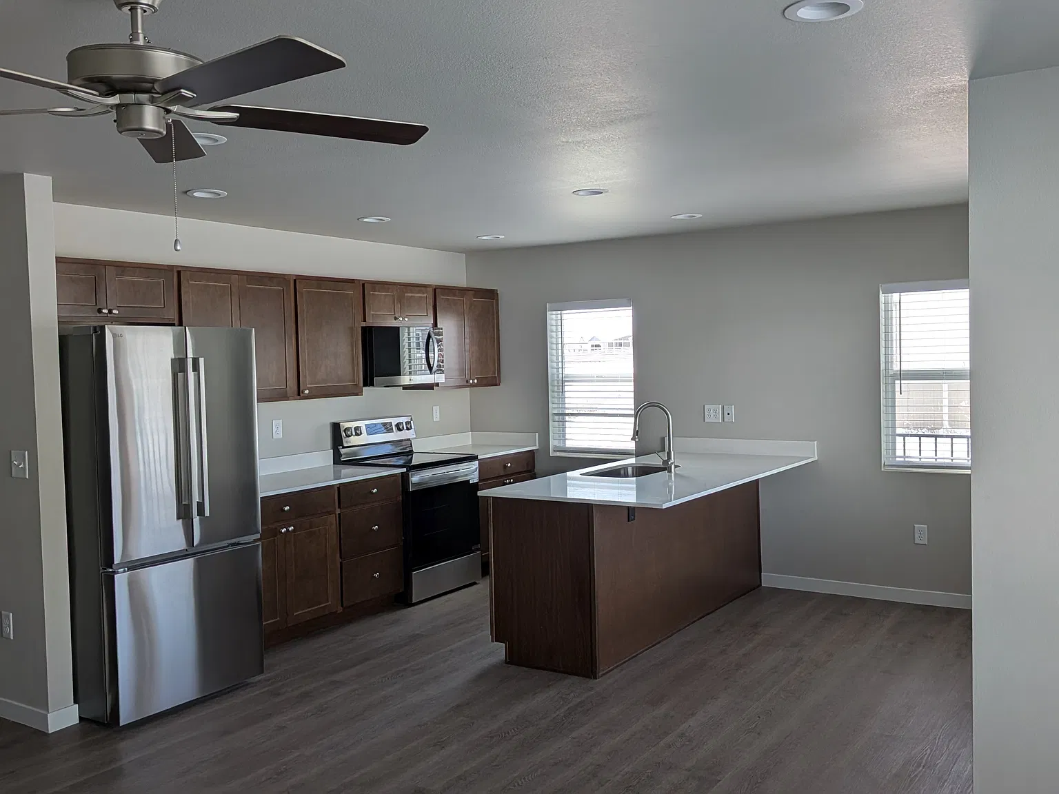3 bed, 1046 sqft, $1,790 — Photo 3