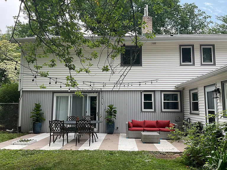 442 Surrey Ln — Photo 28