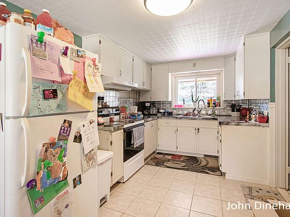 4th image of 385 Caroline St