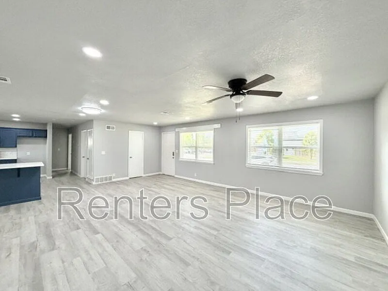 3 bed, 1.0 bath, 1122 sqft, $1,495 — Photo 3