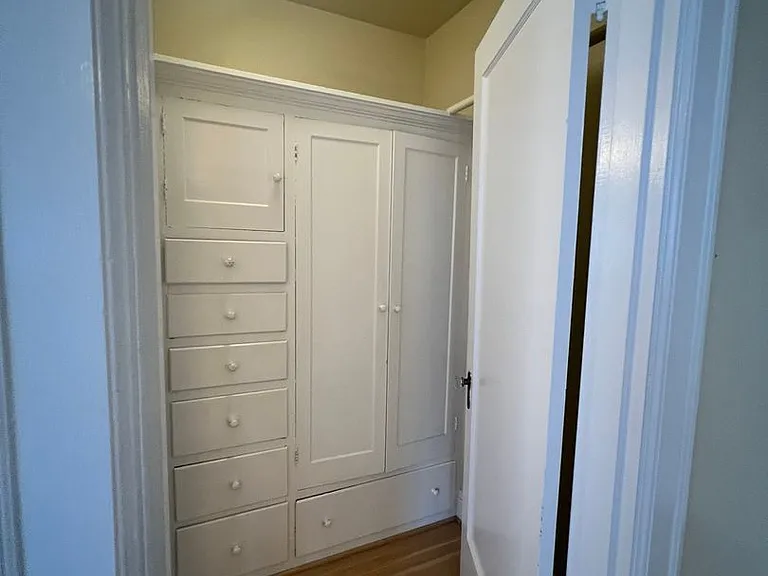 Flanders Apartments — Photo 34