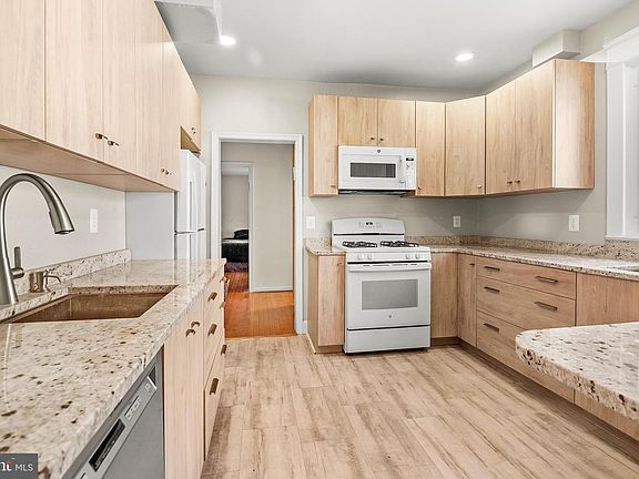 5th image of 3216 Marnat Rd