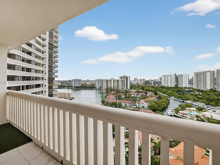 1000 Island Blvd #2105 — Photo 33