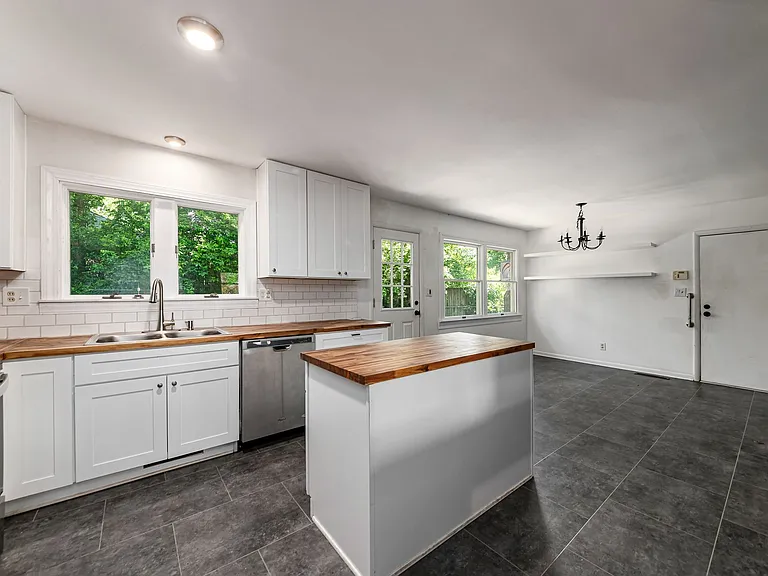 297 E Clearview Ave — Photo 10