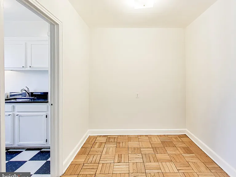 1726 N Quinn St #208 — Photo 4