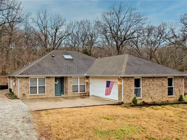 803 N Gaskill St, Huntsville, AR 72740