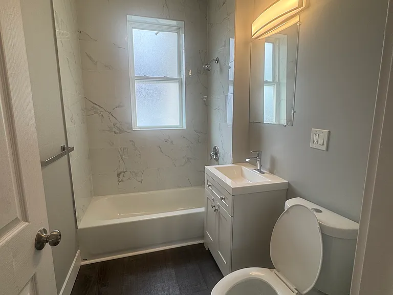 904 W 68th St #2 — Photo 5