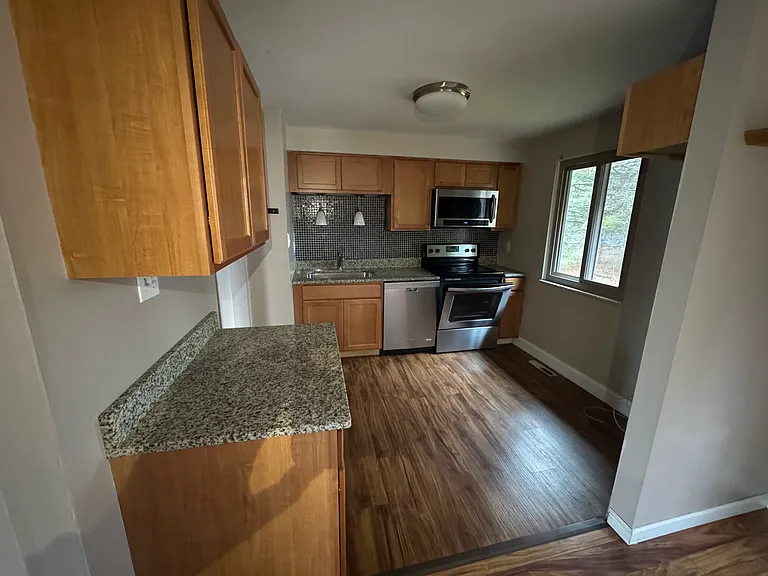 211 Parkwood Dr — Photo 4
