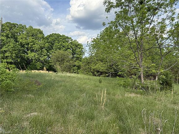 5th image of 2690 Old Mountain Rd