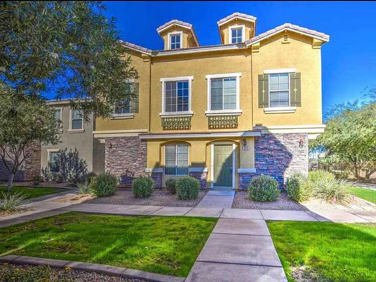 880 W Aspen Way — Photo 1
