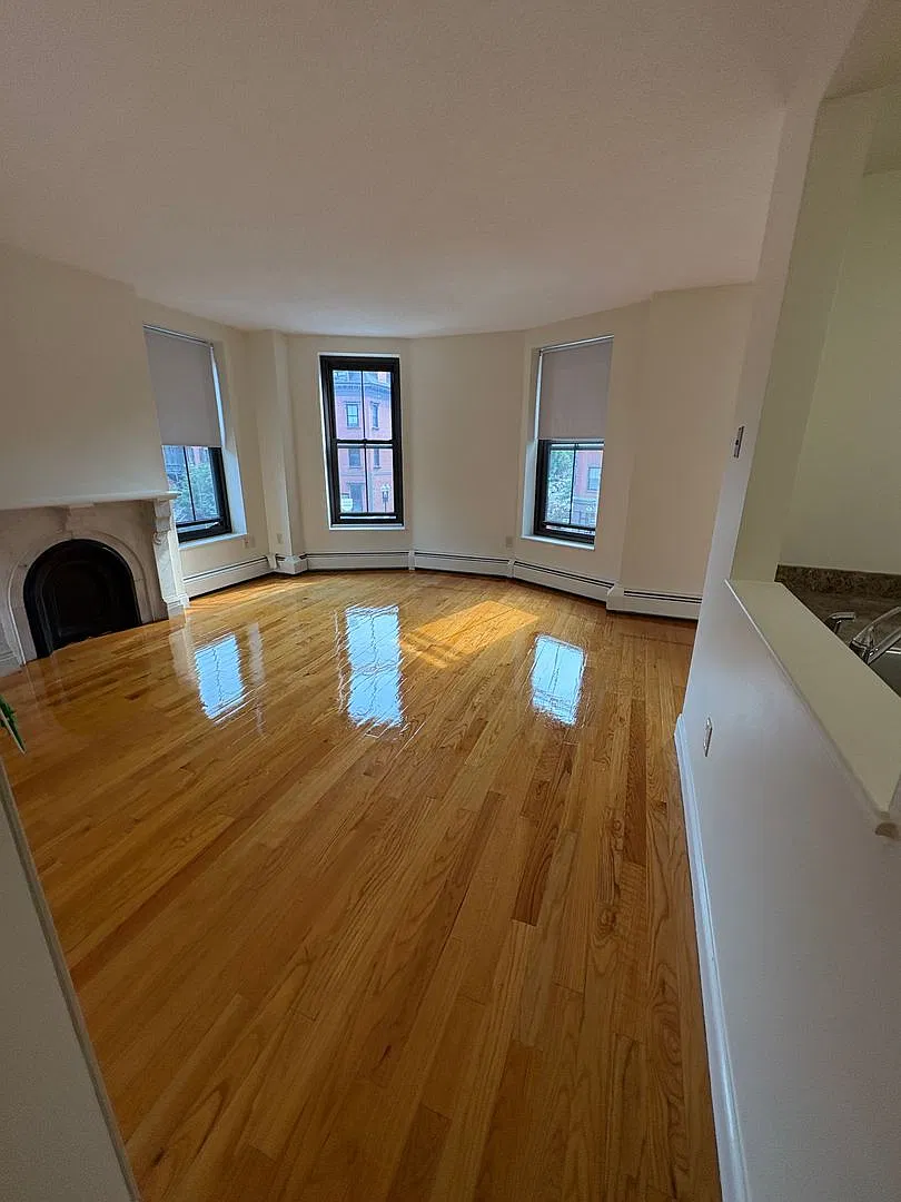 Charming & Sunlit 2-Bed in the South End — Photo 1