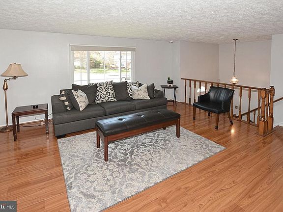 4th image of 1707 Whitewood Ln