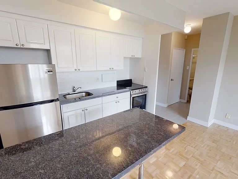 700 Ontario St — Photo 16