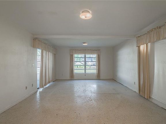 4th image of 2133 Poinciana Dr
