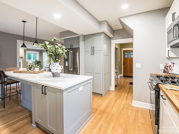 3rd image of 1241 Olivia Ave