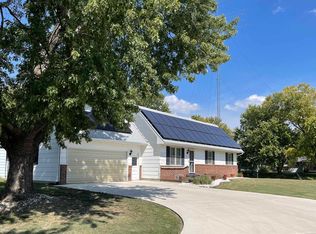 210 S Erb St, Hesston, KS 67062