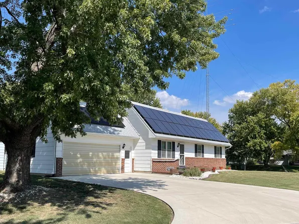 210 S Erb St, Hesston, KS 67062