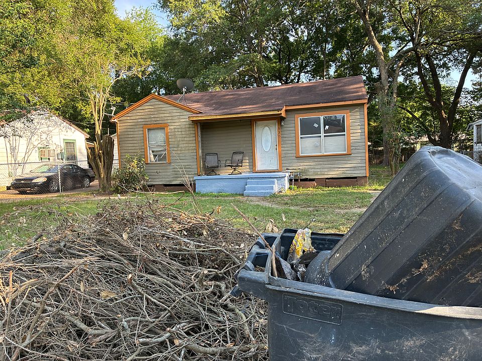 1st image of 530 W 75th St