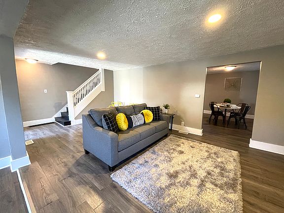 3rd image of 523 N Parker Ave