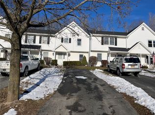 34 Old Meadow Ct, Livonia, NY 14487