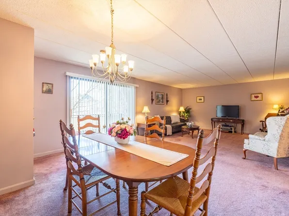 43 Angleside Rd APT 4, Waltham, MA 02453