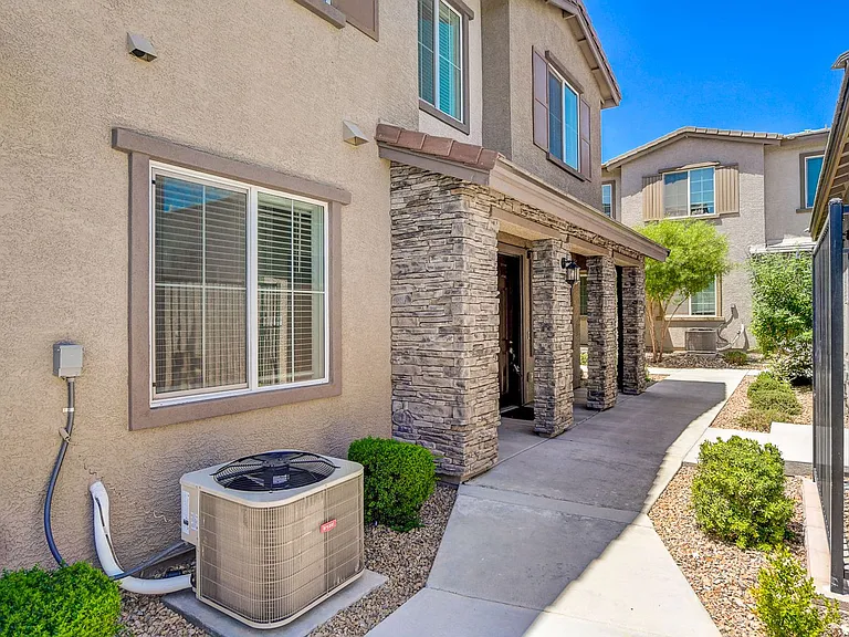 5730 Sky Pointe Dr #190 — Photo 4