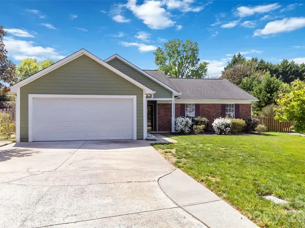 12100 Landing Green Dr, Charlotte, NC 28277