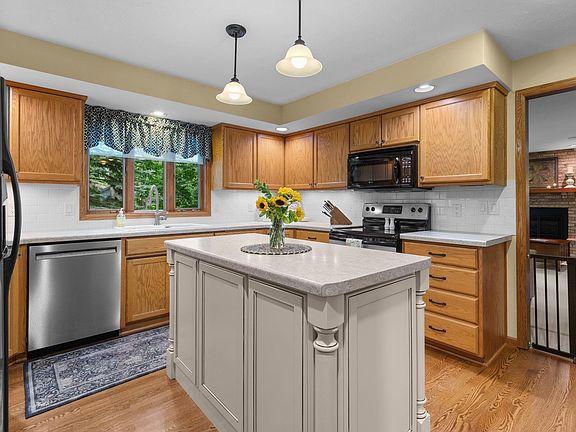 4th image of 1511 S Rebecca Ln
