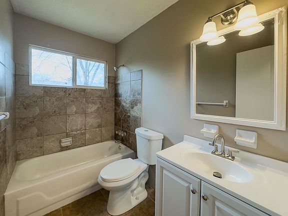 3rd image of 851 Greencliff Rd