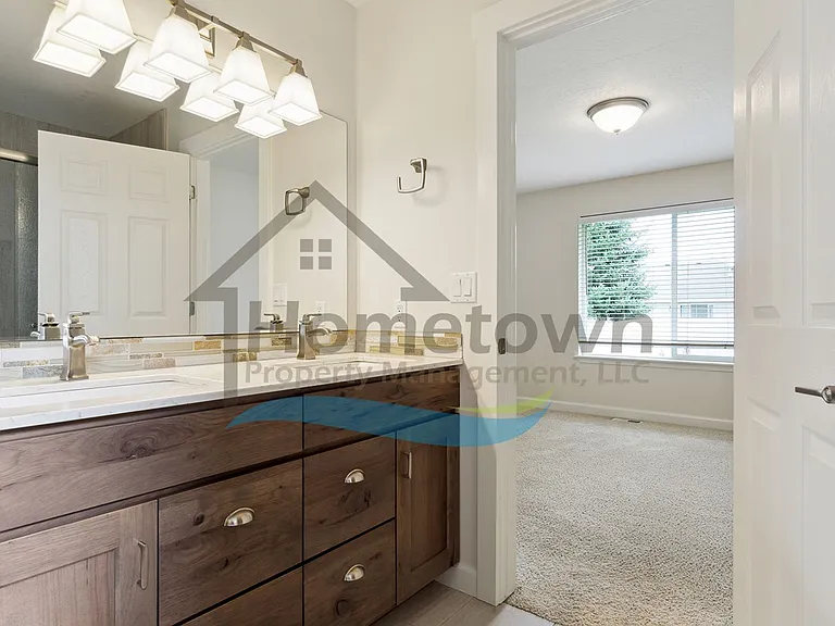7358 N Aaron St — Photo 24