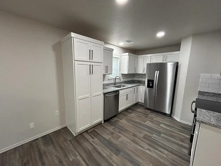 1029 N Water St — Photo 28