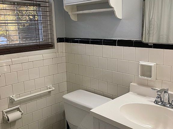 3rd image of 100 Lewis Dr Unit 16C