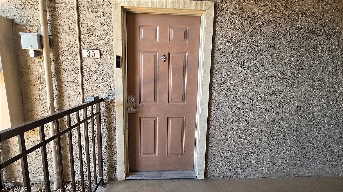 2 bed, 1.0 bath, 816 sqft, $1,200 — Photo 1