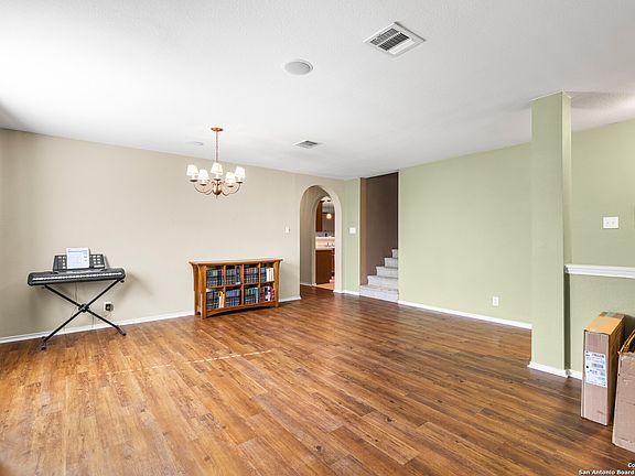 3rd image of 213 SOPHIA CIR